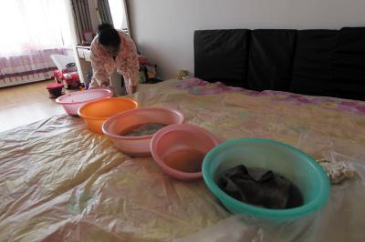 汶上楼上漏水，住户失联，小区没物管，业主维权难！律师来支招……
